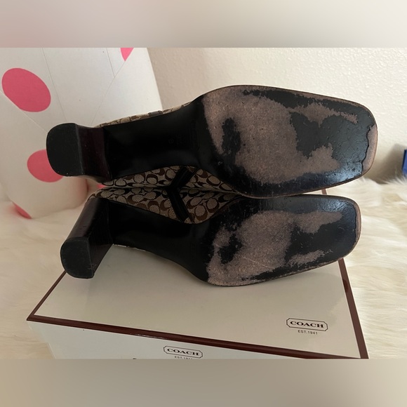 COACH size 9.5 width M in color Khaki/Mahogany Bibi small logo C’s. Lower calf - Picture 5 of 9